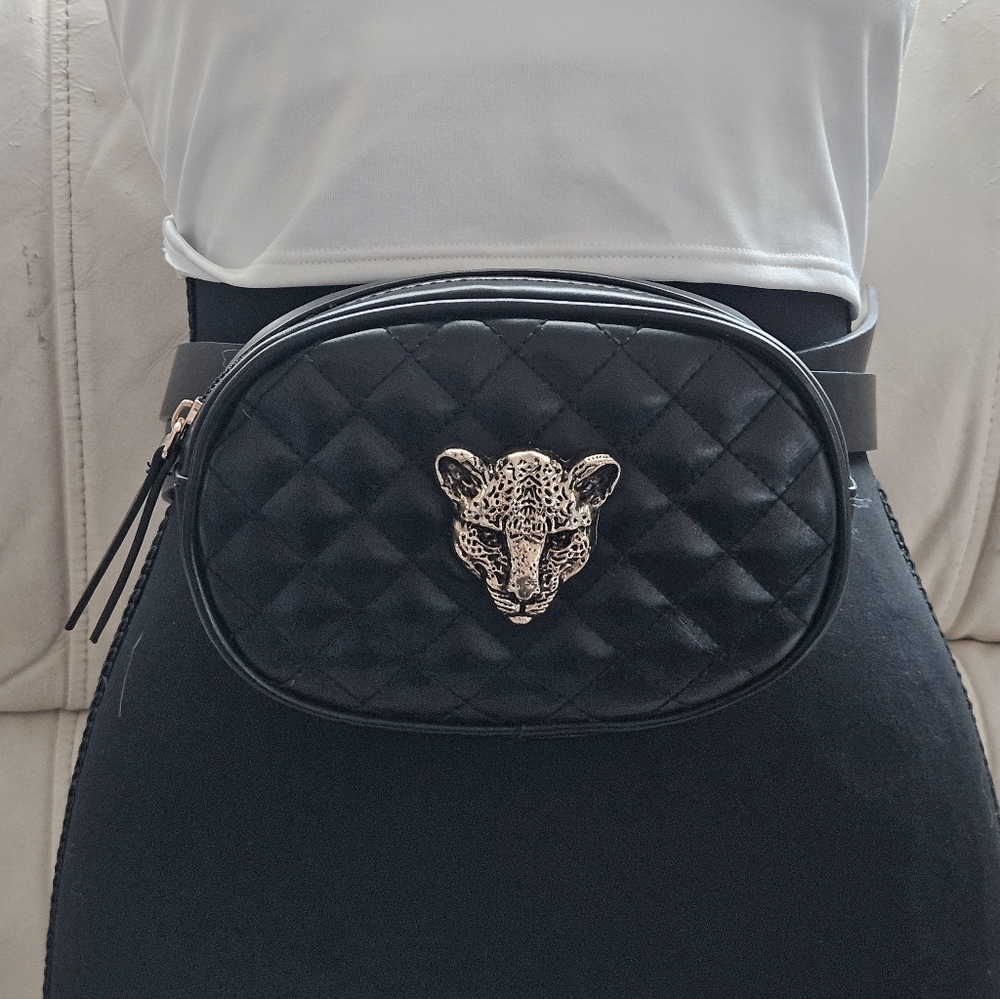 Quilted Black Faux Leather Belt Bag with Metal Animal Emblem/Plaque Sz.L Belt